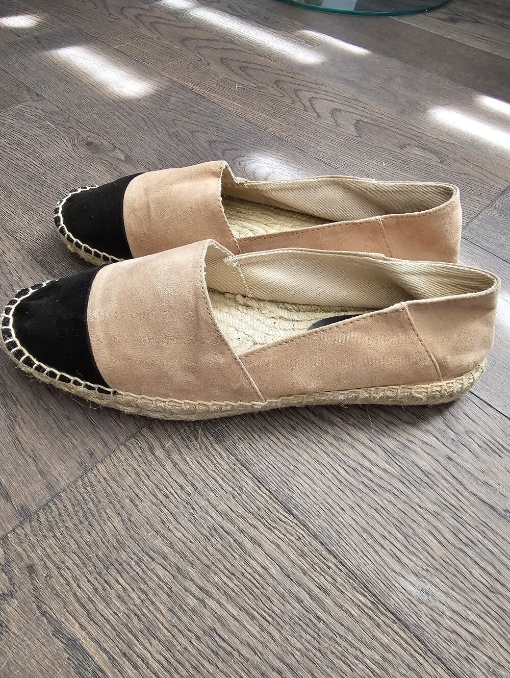 Zara Basic Tan & Black  cap toe slip on espadrilles Size 9
